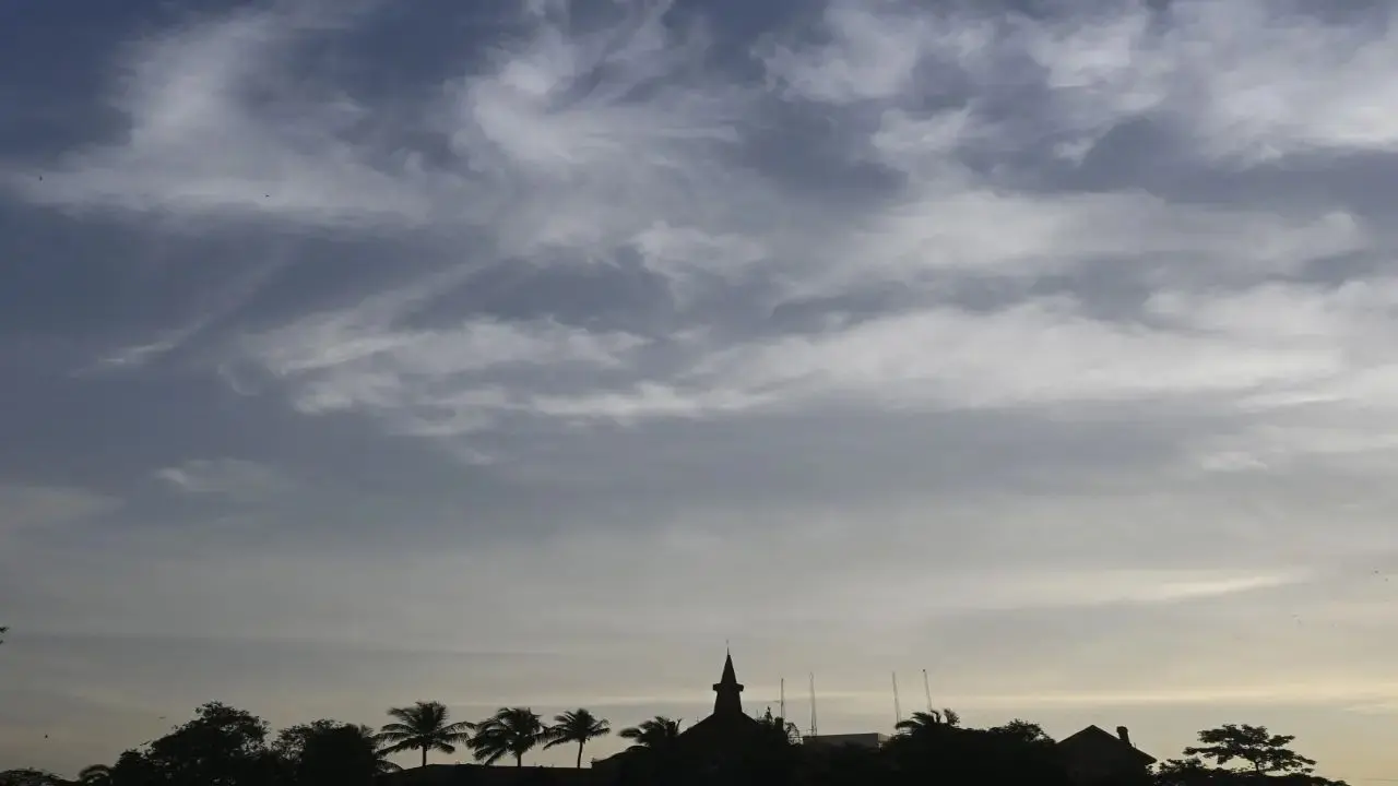 Mumbai experiences clear skies and improved air quality on Thursday, with AQI at 62. File Pic